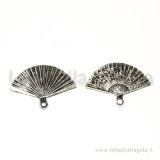 Charm ventaglio in metallo argento antico 24x17mm