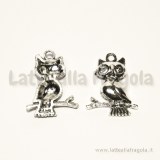 Charm civetta in metallo zincato argento antico 24x18mm