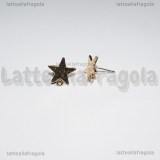 Orecchini a perno Stelle in metallo martellato gold plated 13x11mm