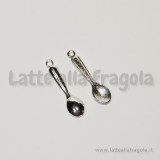 Charm cucchiaino in metallo zincato Silver Plated Dimensioni: 24mm