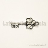 Ciondolo chiave in metallo zincato argento antico 29x13mm