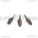 Charm Piuma double-face in metallo argento antico 17x5.5mm