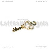 Charm Chiave in metallo dorato smaltato rosa 23x11mm