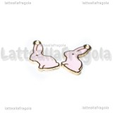 Charm Coniglio in metallo dorato smaltato rosa 17x9mm