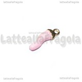 Charm Cornetto Portafortuna 3D in metallo dorato smaltato rosa baby 15x4.5mm