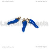 Charm Cornetto Portafortuna 3D in metallo dorato smaltato blu 15x4.5mm