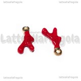 Charm Rametto di Corallo 3D in metallo dorato smaltato rosso 18x9mm