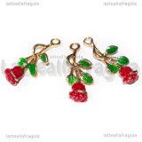 Ciondolo Rosa 3D in metallo dorato smaltato rosso 28x10mm