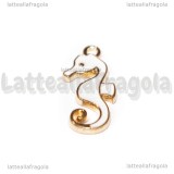 Charm Cavalluccio Marino in metallo dorato smaltato bianco 21x10mm