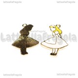 Ciondolo Alice in Wonderland in metallo smaltato argentato rosa 32x19mm