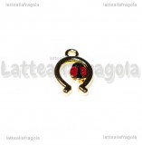 Charm Ferro di Cavallo con Coccinella in metallo dorato smatlato 17x12mm