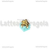 Ciondolo Pacco Regalo 3D in metallo dorato smaltato Azzurro 12x8mm