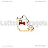 Charm Coniglio Fiocco Rosso con perla in metallo dorato smaltato 16.5x13.5mm
