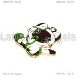 Ciondolo Gatto con gomitolo in metallo dorato smaltato 26x26mm
