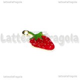 Charm Fragola in metallo dorato smaltato 21x11mm