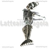 Ciondolo Scheletro Sirena in metallo argento antico 74x19mm