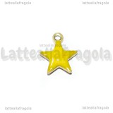 Charm Stella in ottone dorato smaltato giallo 8mm