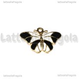 Ciondolo Farfalla in metallo dorato smaltato bianco nero 24x17mm