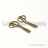 Charm forbici in metallo color bronzo 30x13mm