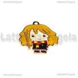Ciondolo Hermione della saga di Harry Potter in metallo dorato smaltato 27x24mm