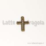 Charm croce in metallo color bronzo 22.5x15mm