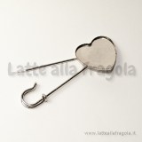 Spilla in metallo argento anticato con base cuore 25x23mm