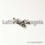 Charm carrozzina in metallo argento antico 19x12mm