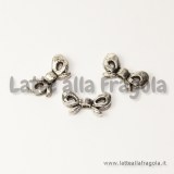 Spaziatore fiocco in metallo argento antico foro passante 12x6.5mm