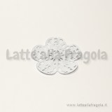 Fiore filigrana in metallo smaltato bianco 36x36mm