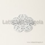 Fiore filigrana in metallo smaltato bianco 36x36mm