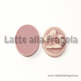 Cammeo in resina farfalla su fiore con sfondo rosa antico 18x13mm