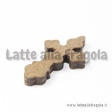 Ciondolo croce in legno 40x23mm con foro passante