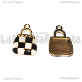 Charm Borsa in metallo dorato smaltato bianco nero 21x13.5mm