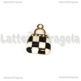 Charm Borsa in metallo dorato smaltato bianco nero 21x13.5mm