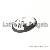 Cammeo in Resina Scheletro Dama bianca su sfondo nero 25x18mm