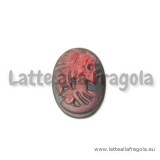 Cammeo in Resina Scheletro Dama rossa su sfondo nero 25x18mm