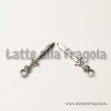 Charm spada double-face in metallo argento antico 55x23mm