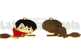 Ciondolo Harry Potter con Scopa in metallo dorato smaltato 35x27mm