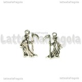 Charm Morte con falce in metallo argento antico 23x14mm