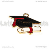 Ciondolo Cappello di Laurea Tocco in metallo dorato smaltato 23x29mm