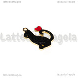 Ciondolo Gatto con cuore in metallo dorato smaltato nero 25x20mm