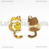 Ciondolo Gatto con Pesce in metallo dorato smaltato 32x16mm