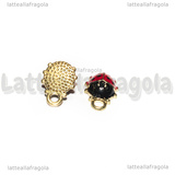 Charm Coccinella in metallo dorato smaltato 12.5x9mm