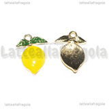 Charm Limone in metallo dorato smaltato 19.5x15mm