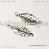 Connettore foglia in metallo argento antico 28x12mm