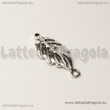 Connettore foglia in metallo argento antico 28x12mm