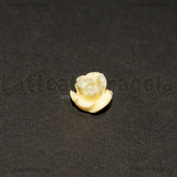Rosa in Corallo Sintetico Avorio con foro cieco 10x10x8.5mm
