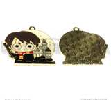 Ciondolo Harry Potter e Castello Hogwarts in metallo dorato smaltato 32x31mm