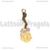 Charm Scopa in metallo dorato smaltato 29.5x9mm