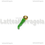 Charm Cornetto Portafortuna 3D in metallo dorato smaltato verde 20x4mm